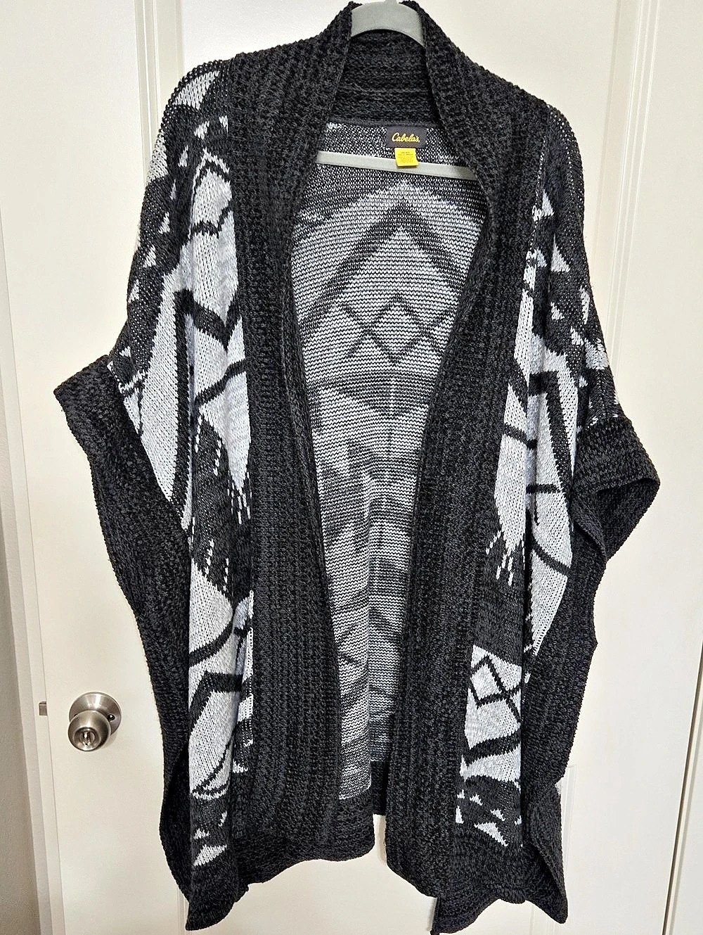 Cabela's Geometric Knit Poncho in Black & Gray Like New